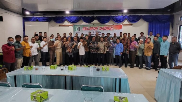 Alumni HMI foto bersama usia Musda II KAHMI Pasbar di Hotel Gucci Simpang Empat, Pasbar, Sumatera Barat, pada Sabtu (5/2/2022). Dokumentasi Panitia Musda II KAHMI Pasbar