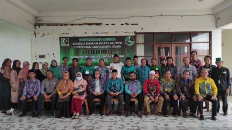 Para peserta foto bersama Presidium terpilih KAHMI HST usai Musda VIII KAHMI HST di Guest House Shaza Syari'ah Barabai, HST, Kalsel, pada Kamis (3/3/2022). Foto Antara/M. Taupik Rahman