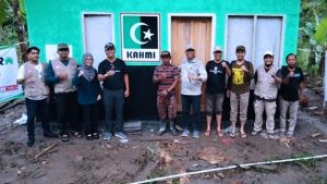 Jos! KAHMI Jatim-UB Salurkan Hunian dan Isinya untuk Korban Erupsi Semeru