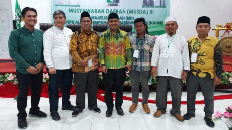 Ketua Umum terpilih MD KAHMI Paluta, Rosman Siregar (ketiga kiri), foto bersama di sela-sela Musda III KAHMI Paluta, Sumut, pada Minggu (20/3/2022). Foto Realitasonline.id