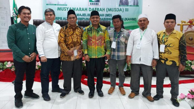 Ketua Umum terpilih MD KAHMI Paluta, Rosman Siregar (ketiga kiri), foto bersama di sela-sela Musda III KAHMI Paluta, Sumut, pada Minggu (20/3/2022). Foto Realitasonline.id