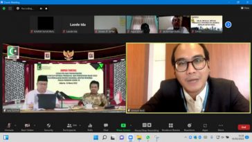 Akademisi Universitas Tarumanegara (Untar), Ahmad Redi (kanan), menyampaikan paparannya dalam webinar "Legalitas dan Transparansi Pencabutan IUP Operasi Produksi dan Percepatan RKAB 2022 untuk PEN Sektor Minerba Pascapandemi Covid-19" yang digelar Lembaga Kajian Strategis MN KAHMI, Rabu (16/3/2022). Foto LMD MN KAHMI/Azka Rizqi