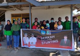 MD KAHMI Bolsel, Sulawesi Utara, menyerahkan paket bantuan berisi makanan bergizi kepada warga Desa Salongo Barat, Kecamatan Bolaang Uki, pada Jumat (24/3/2023), untuk menekan kasus stunting. Istimewa