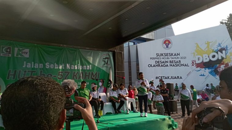 Presidium MN KAHMI, Ahmad Yohan, memberikan sambutan dalam acara Jalan Sehat Nasional KAHMI di Kompleks Kemenpora, Jakarta, pada Minggu (17/9/2023). LMD MN KAHMI/Fatah Sidik