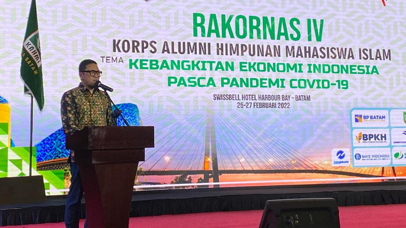 Presidium MN KAHMI, Ahmad Doli Kurni, membacakan sambutan dalam pembukaan Rakornas IV KAHMI di Kota Batam, Kepri, pada Jumat (25/2/2022). LMD MN KAHMI/Fatah Sidik